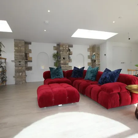 The Old Poolhouse Apartment