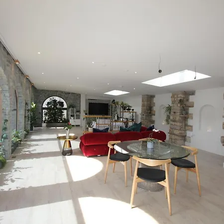 The Old Poolhouse Apartment